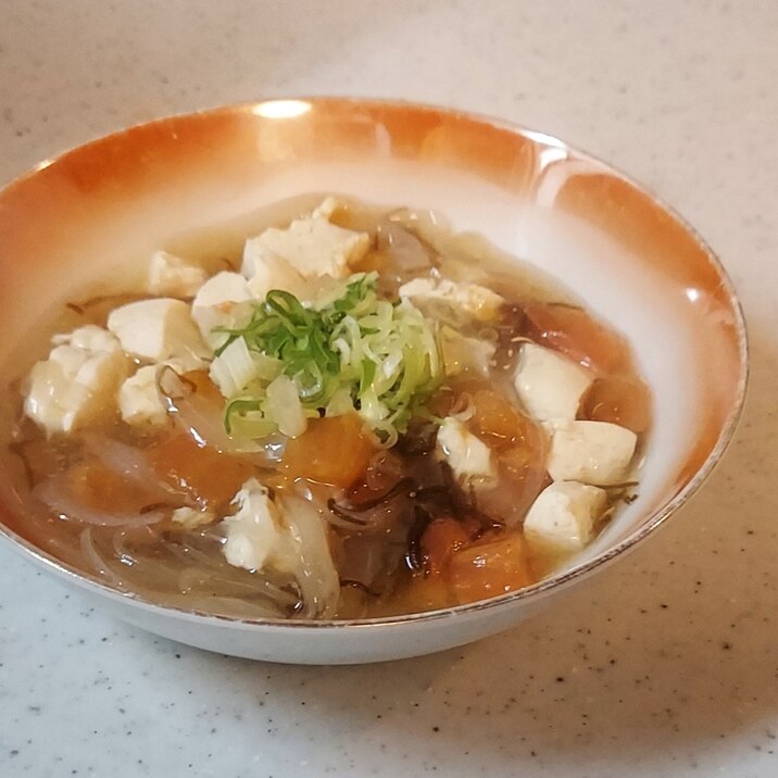 酸辣湯風☆もずく酢を使ったトマトと豆腐の旨煮